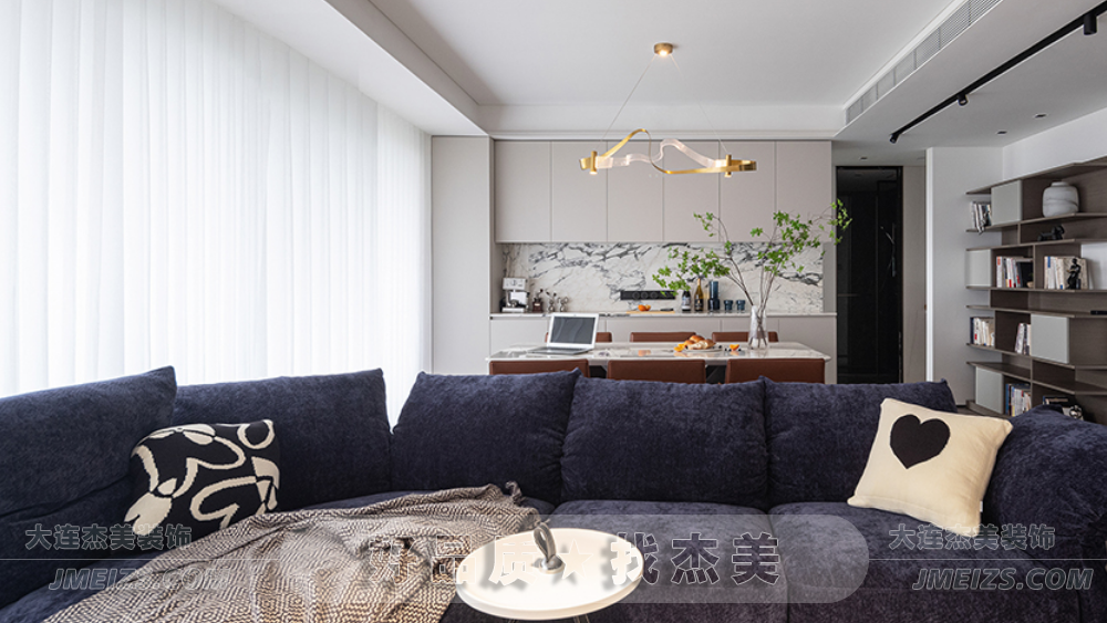 1689480912928238.png 大連裝修潮流趨勢(shì)之現(xiàn)代簡(jiǎn)約案例實(shí)拍通透開(kāi)闊場(chǎng)景多樣5.png